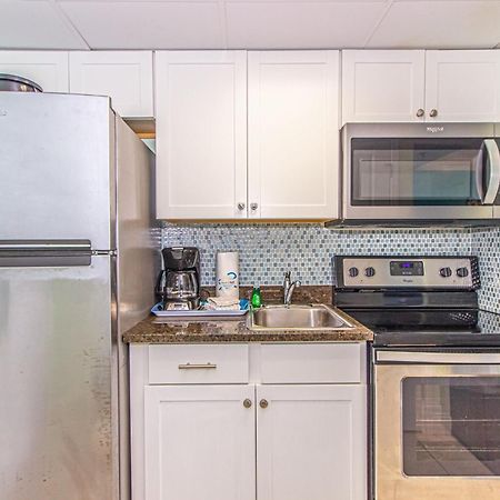 Oversized Ocean View Queen Suite With Beautiful Fireplace And Accents - Sleeps 4 Guests! Myrtle Beach Kamer foto