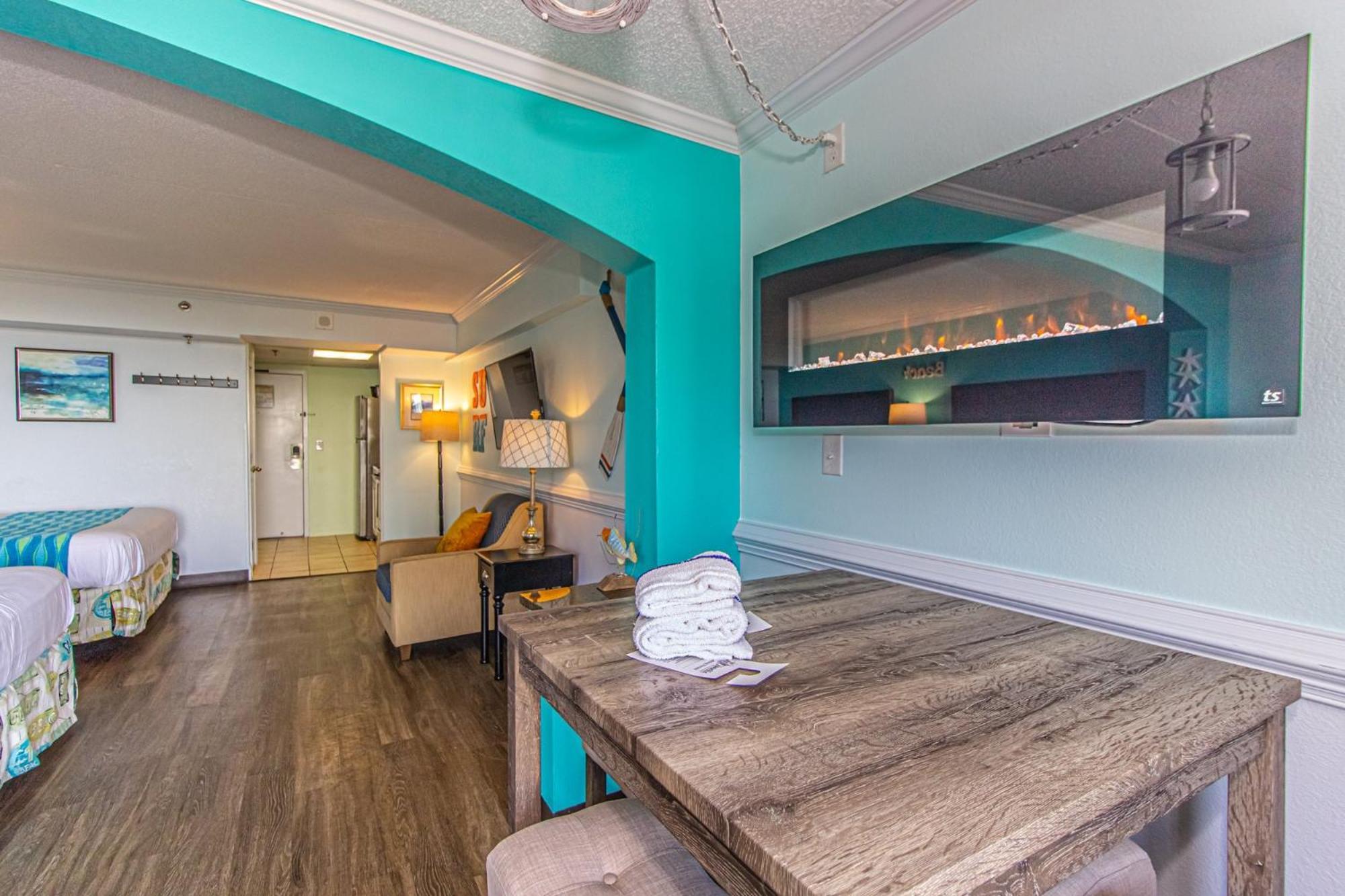 Oversized Ocean View Queen Suite With Beautiful Fireplace And Accents - Sleeps 4 Guests! Myrtle Beach Kamer foto
